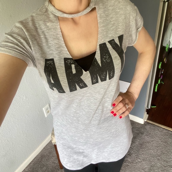 Y2k ARMY Cutout V-neck Rue21 T-Shirt - Picture 4 of 7